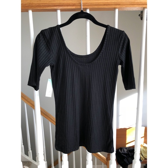 SOLD Black scoop back elbow length sleeves top - Picture 2 of 3